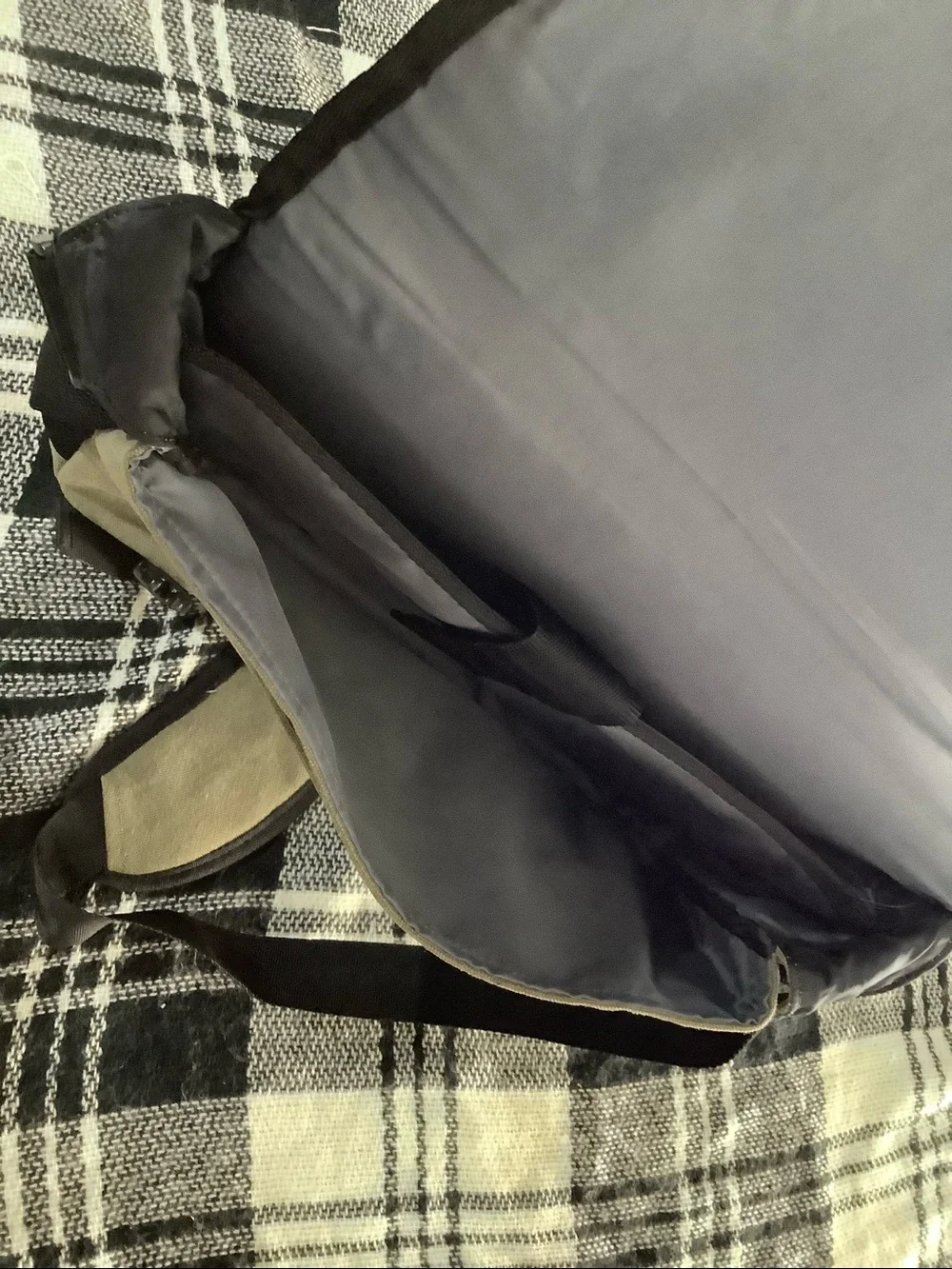 Wenger khaki green laptop messenger bag